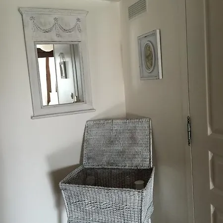 Les Agapanthes Bed & Breakfast